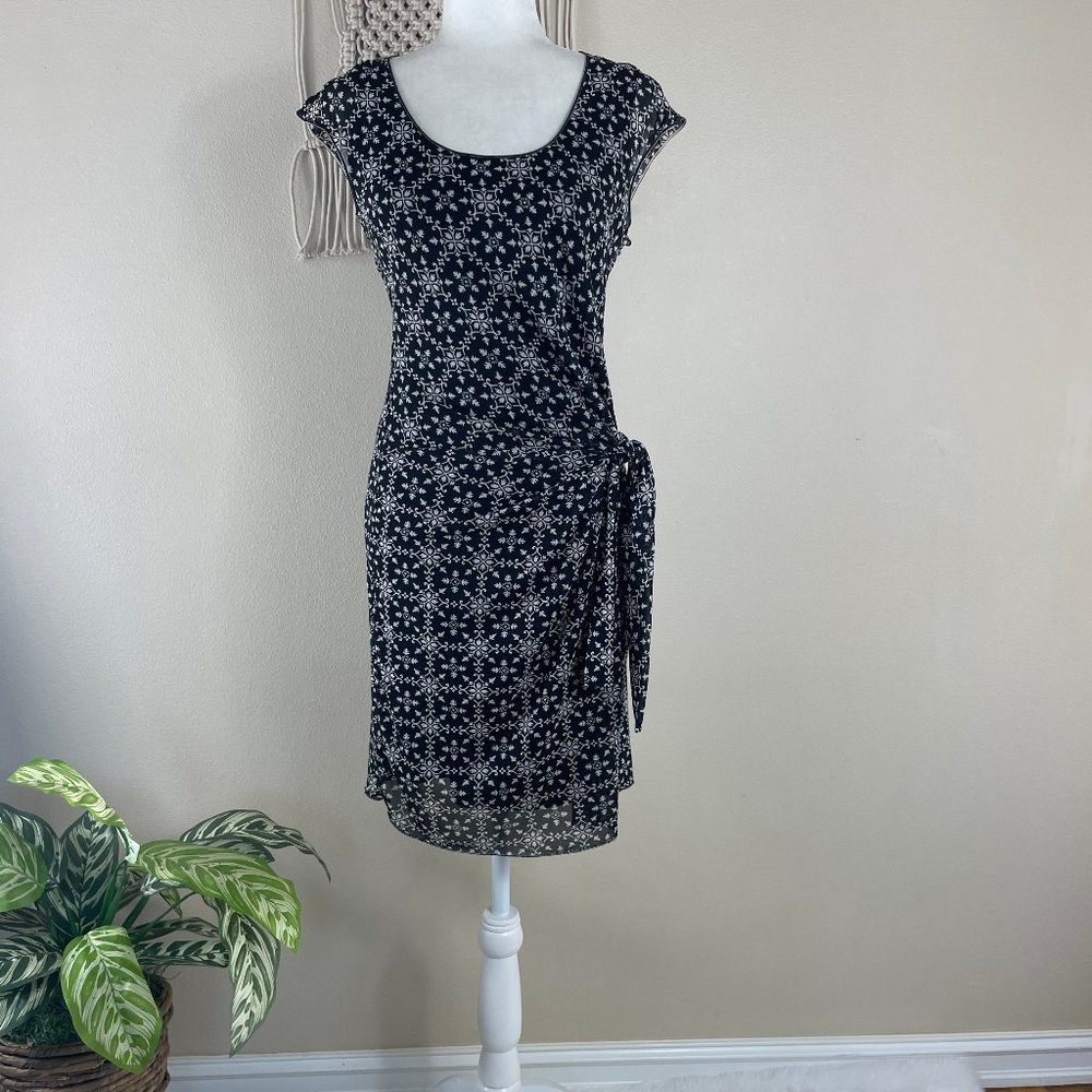 y2k Max Studio knee length black and white wrap dress M
